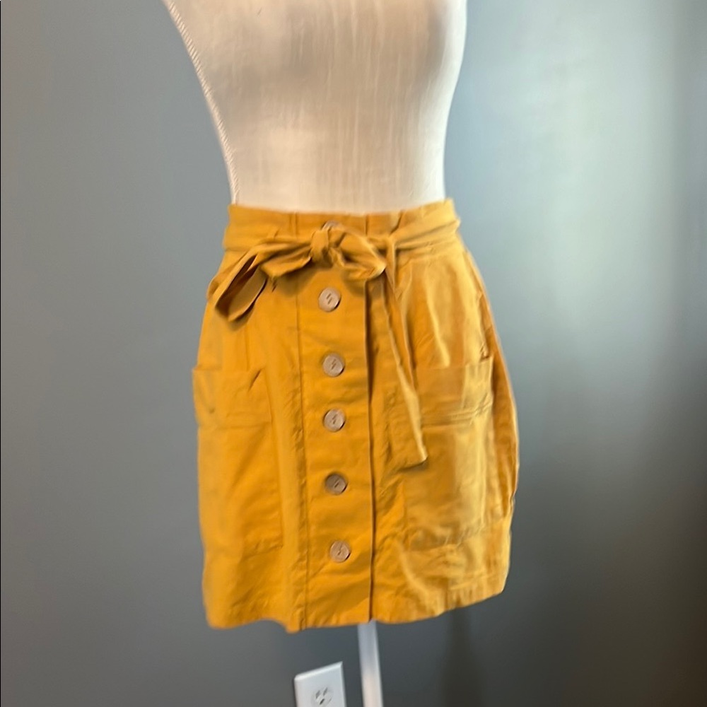 🏖️ Gold Pencil Mini Skirt with Tie Front, Size M